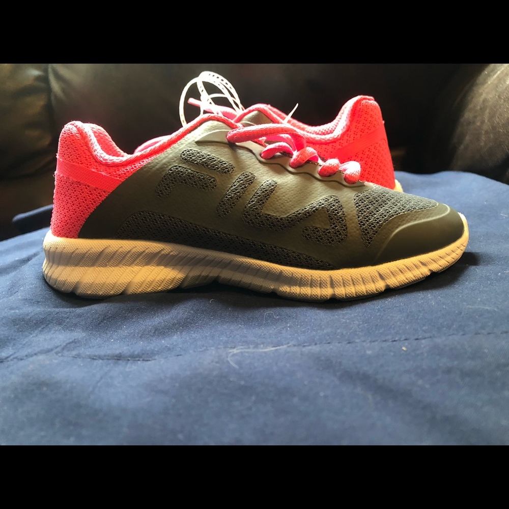 NWOT Fila Tennis Shoes size 12 little girl
